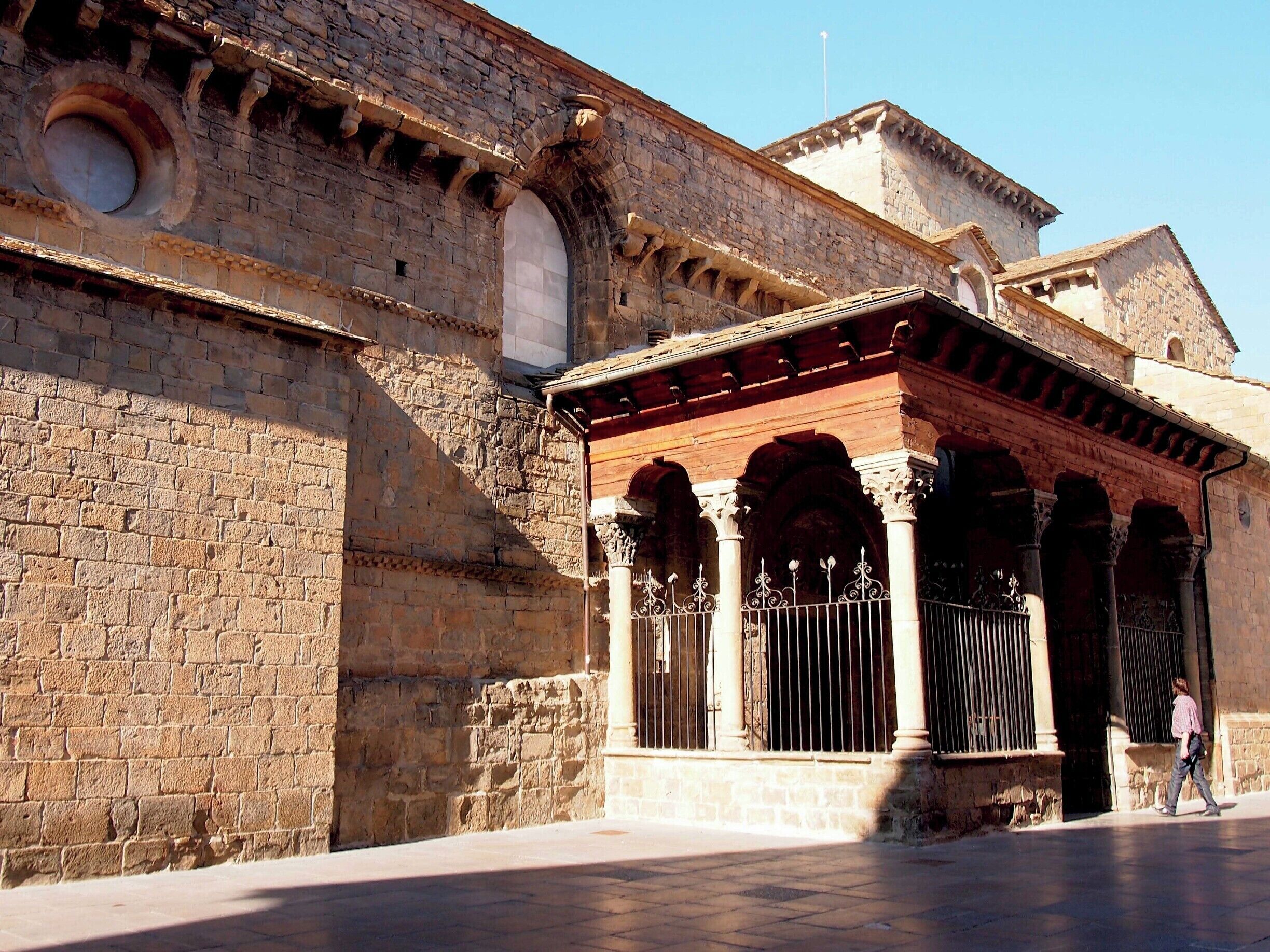 The Cathedral of Saint Peter in Jaca is the first Romanesque cathedral built in Aragon, and one of the oldest in the whole of Spain. It now hosts a Diocesan museum, and it is definitely worth the visit! #caminodesantiago
DAY 1 - JACA http://www.endoftherainbow.net/blogita/giorno3km0jaca