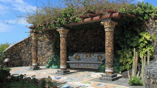 Part of the Plaza La Glorieta, Las Manchas de Abajo, La Palma, Spain, designed by Luis Morera (* 1946), a carver, painter and musician of La Palma.