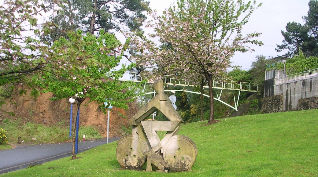 Monumento en el Parque Bastiagueiro