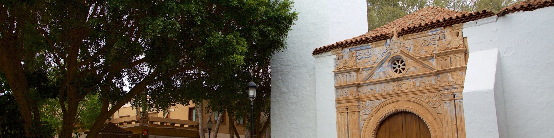 Pajara featuring a church or cathedral