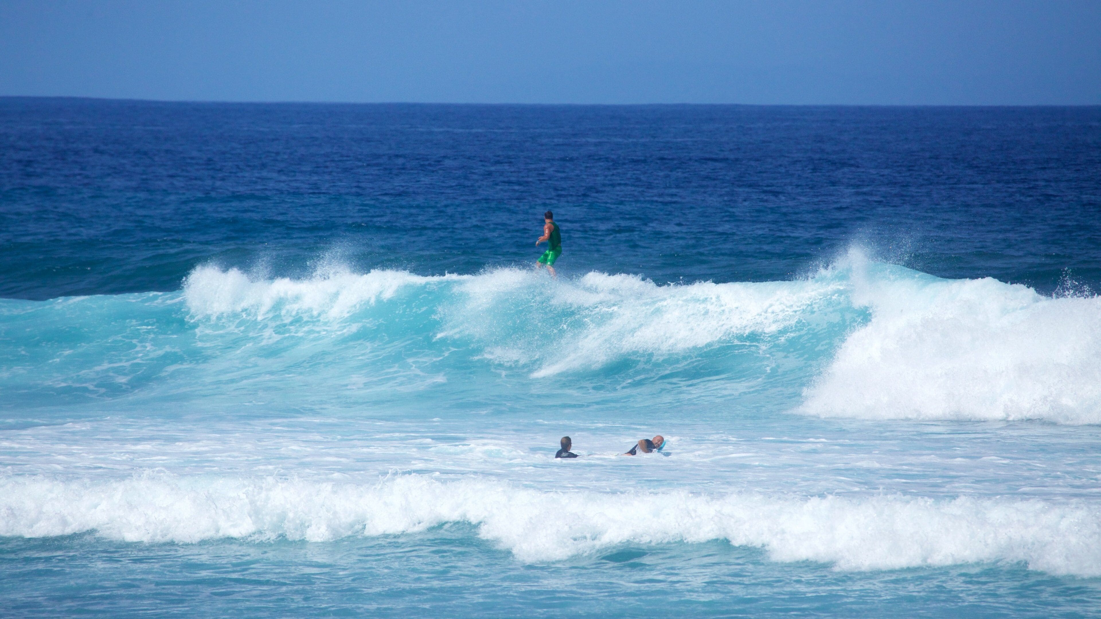 Playa de las Americas mettant en vedette surf et vagues