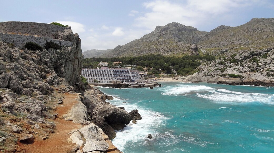 Cala Barques im Ort Cala Sant Vicenç, Gemeinde Pollença, Mallorca, Spanien.