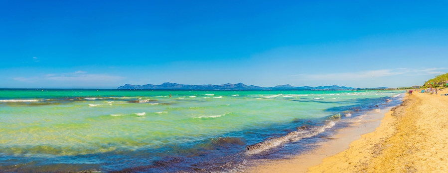 Alcudia beach between Port d'Alcudia and Can Picafort, Spain; Shutterstock ID 1128038810; purchase_order: SP-1332 HA Batch 2 August 2018; Order: ; client: HomeAway; other: To be paid with HA budget