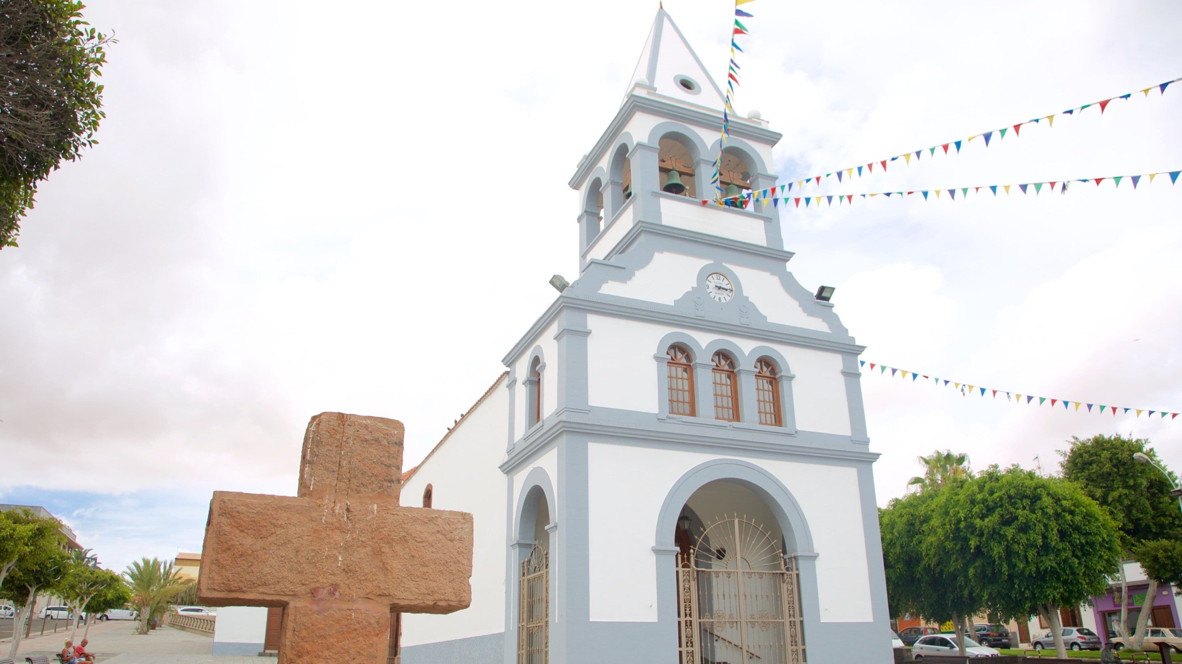 Puerto del Rosario which includes heritage architecture, religious aspects and a church or cathedral