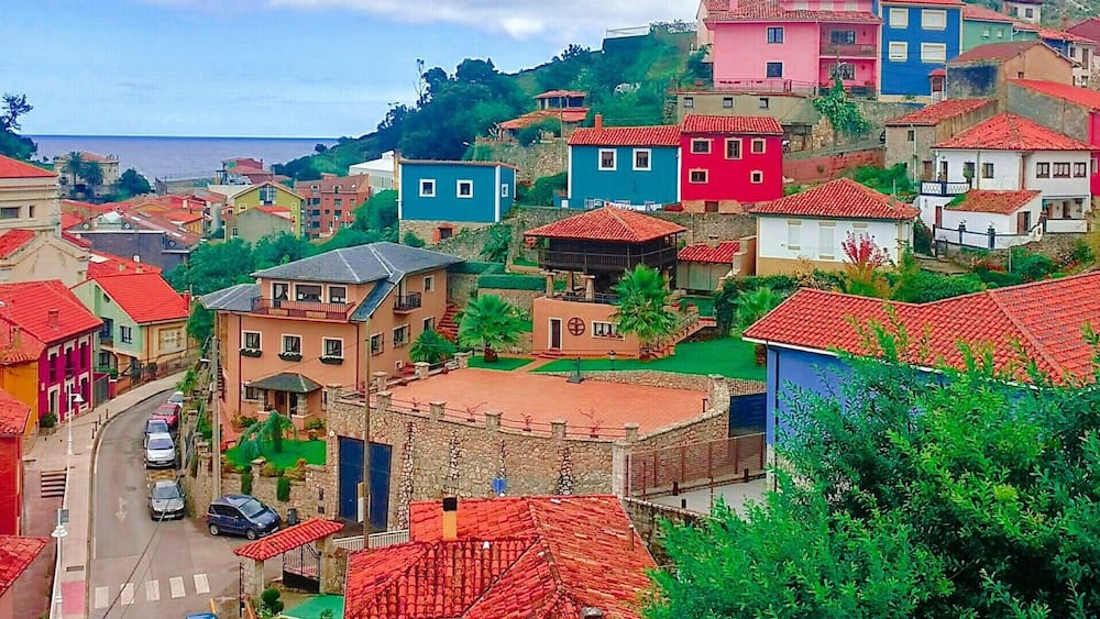 Colourful Asturian houses 🏡