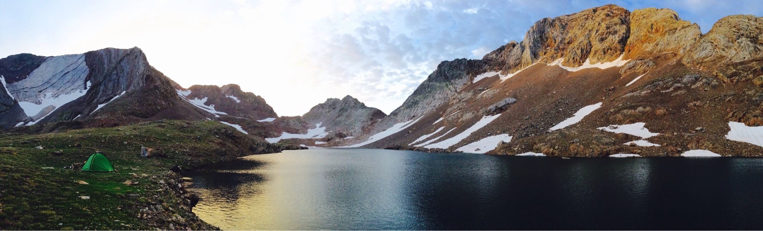 No, it's not Finland or the Mars planet! It's in the Spanish Pirineos mountains at 2800m altitude. Worth to camping there and climb some mountains arround. This is an outstanding place where you will not find hikers. Enjoy 😄 #waterlust