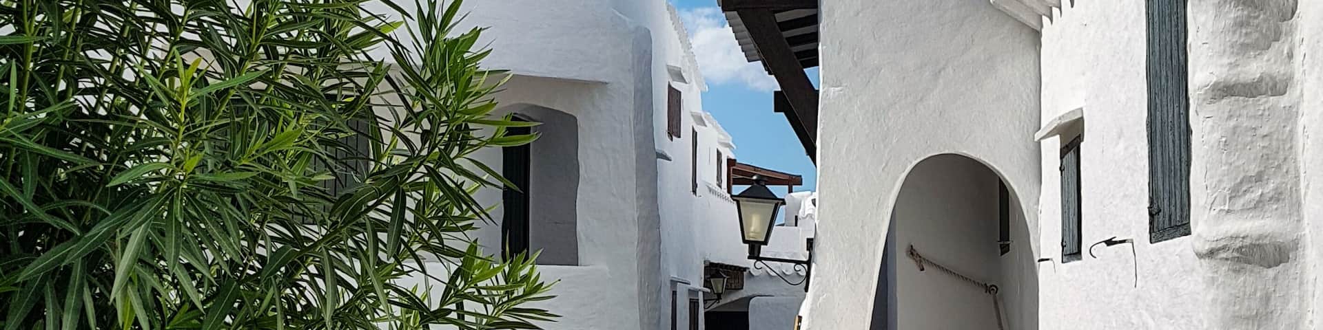Binibeca is a beaitiful whitewashed little town, full of charm and narrow streets well worth exploring.
#LifeAtExpedia #WeLoveOurMarkets #Menorca #Minorca #Balearics #Spain #architecture #islands #Mediterranean