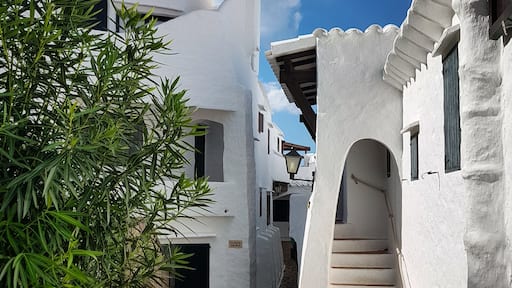 Binibeca is a beaitiful whitewashed little town, full of charm and narrow streets well worth exploring.
#LifeAtExpedia #WeLoveOurMarkets #Menorca #Minorca #Balearics #Spain #architecture #islands #Mediterranean