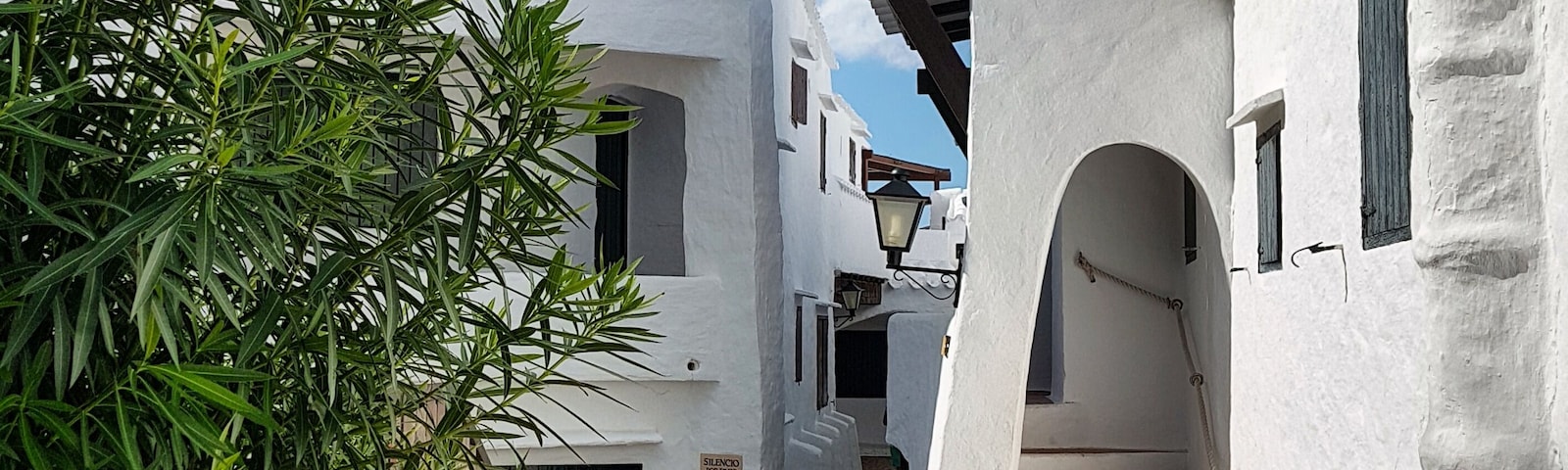 Binibeca is a beaitiful whitewashed little town, full of charm and narrow streets well worth exploring.
#LifeAtExpedia #WeLoveOurMarkets #Menorca #Minorca #Balearics #Spain #architecture #islands #Mediterranean
