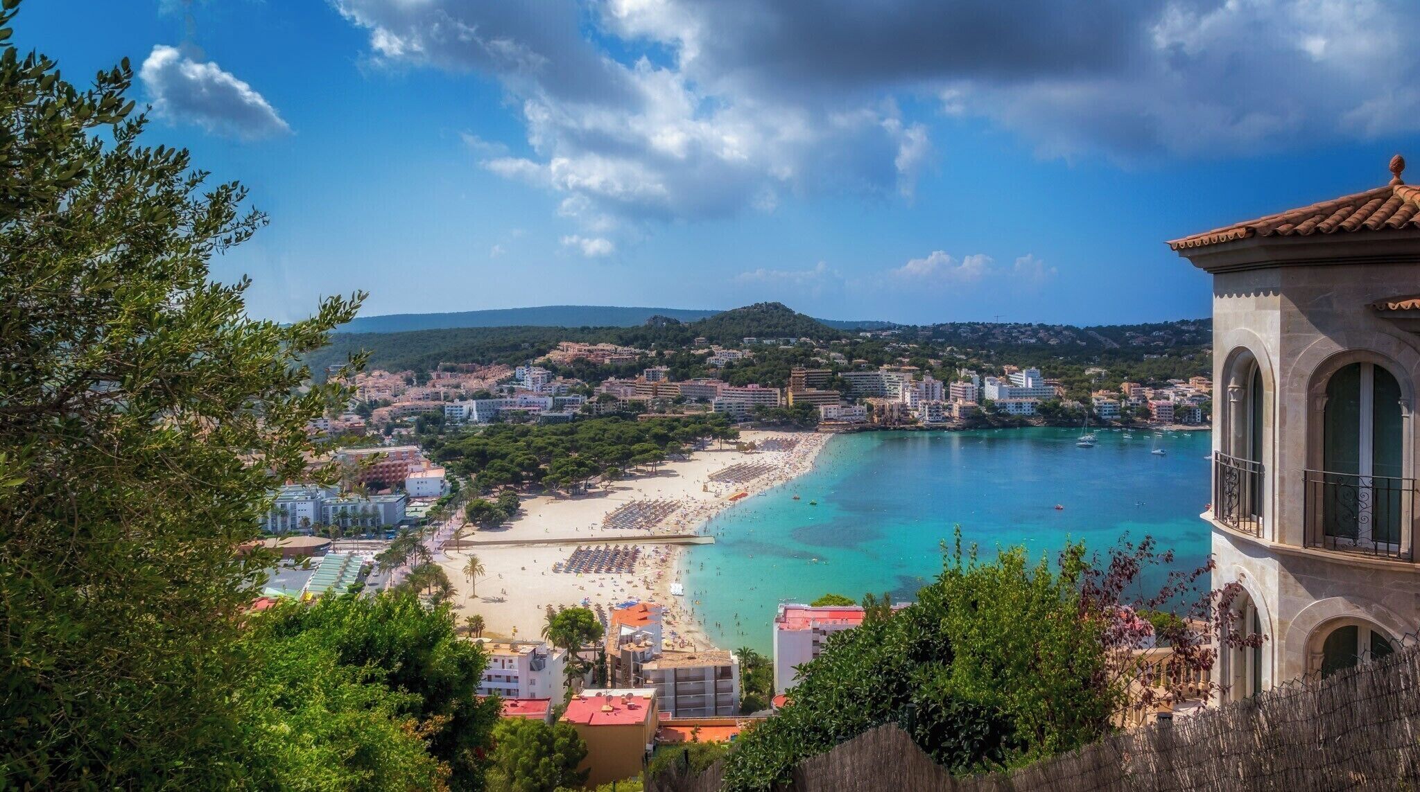 Taken from a vantage point up the stairs that go from the beach STRAIGHT UP. if you in Santa Ponsa and on the beach you will see the step , take a walk up , get some lovely shots looking down