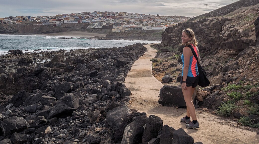 We love the rocky coastline on Gran Canaria Island. It's beautiful with little cove beaches everywhere.
#trail #nature #island #ocean #spain #landscape #town