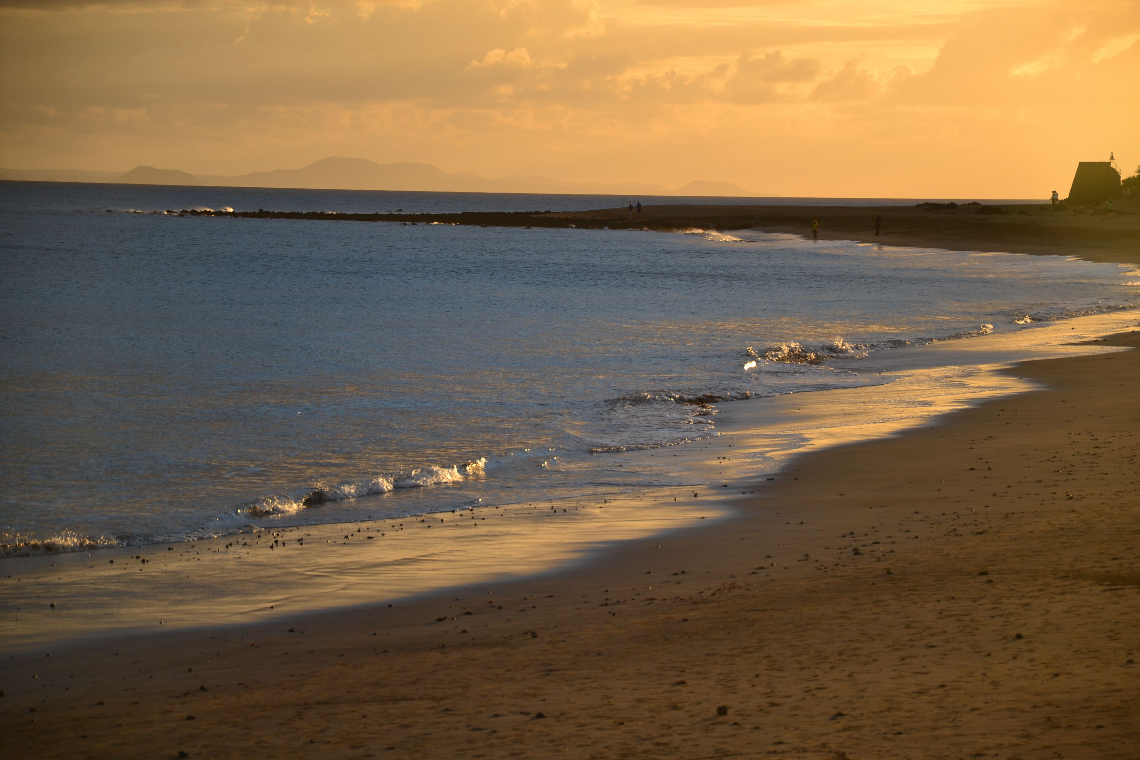 SPIAGGIA AL TRAMONTO