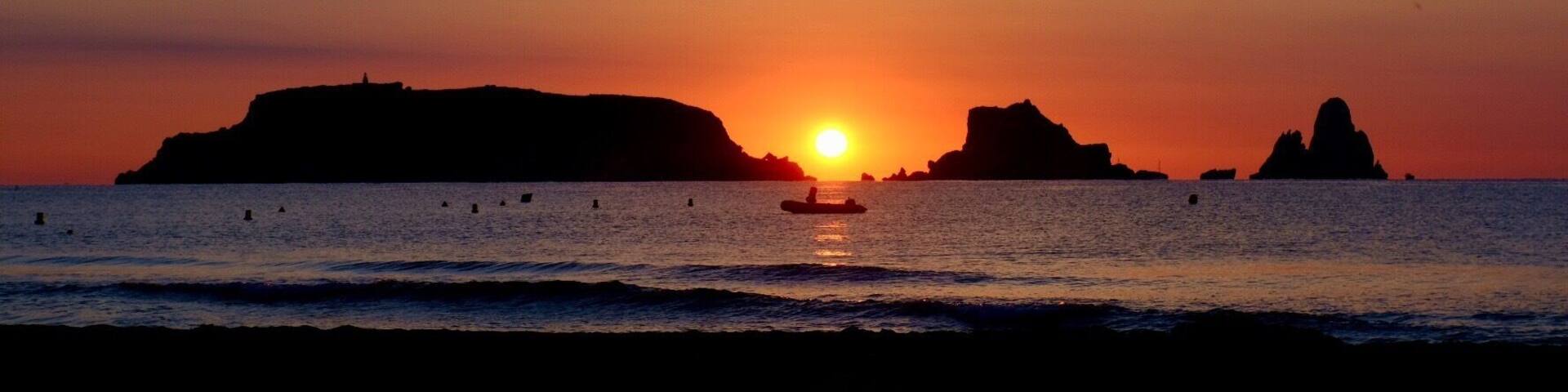 Great spot to watch the sunrise over the Islas Medas. Long sandy beach and plenty of space.