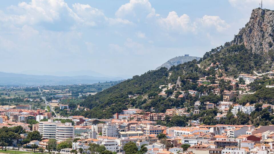 General view of L Estartit, Torroella de Montgri,Costa Brava, Catalonia, Spain., Shutterstock ID 1071525002, SF SSA Case with Manager Approval: Case 07151371, Job: Prepay credit, Client/Licensee: , O