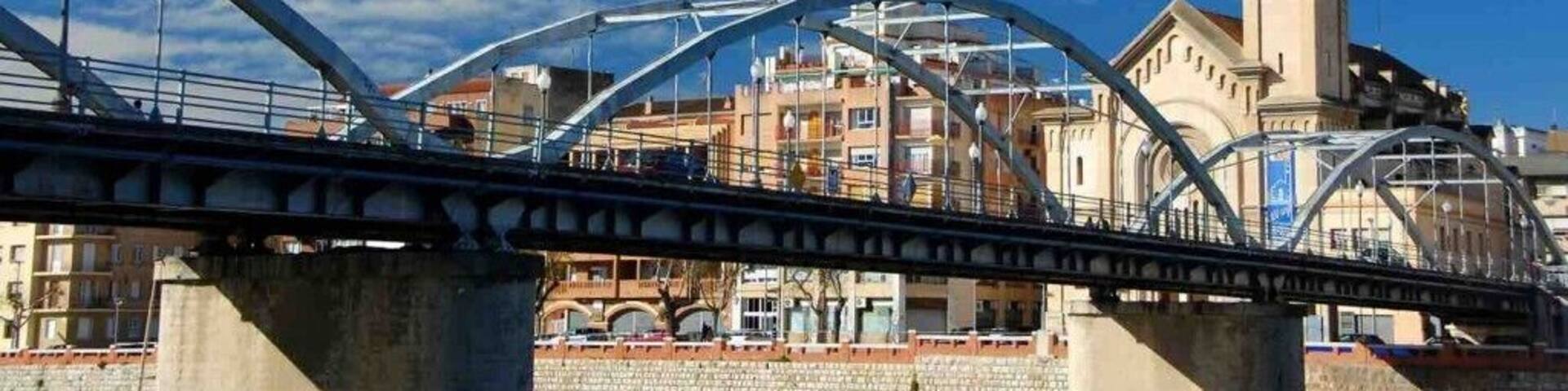 Perspective on the town of Tortosa, Spain.
More about my getaway to Tarragona province: http://goo.gl/Z6A9RG