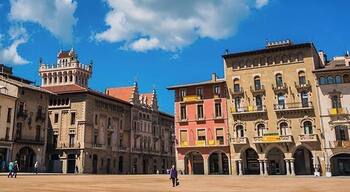 The Plaça Major of Vic #inCostaBrava. Since its origin, the market square has reflected Vic's standing as the county's commercial centre and the market has been held there from time immemorial - Thx to #BCNmuchmore we discovered this little gem, just beyond the city of #Barcelona! #inspiringtravellers #WeekendGetaway #BVSBlue