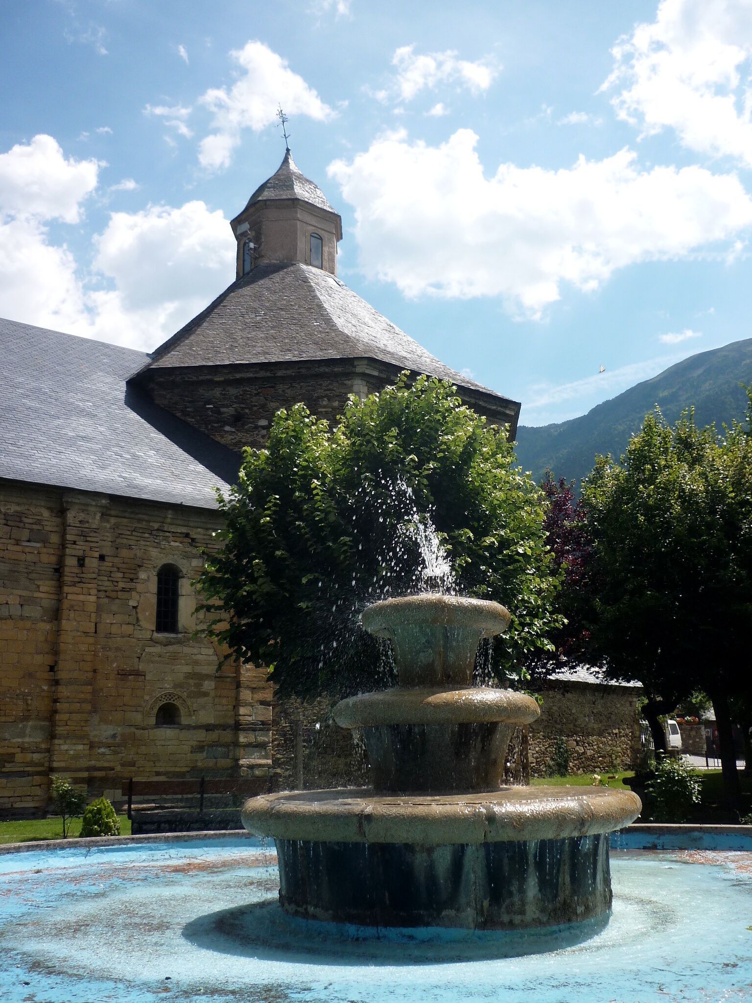 Era Hònt dera plaça dera Glèisa de Vilca (Vielha e Mijaran)