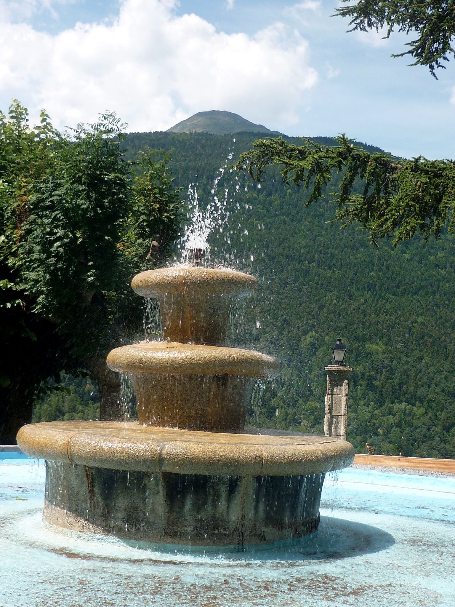 Era Hònt dera plaça dera Glèisa de Vilac (Vielha e Mijaran)