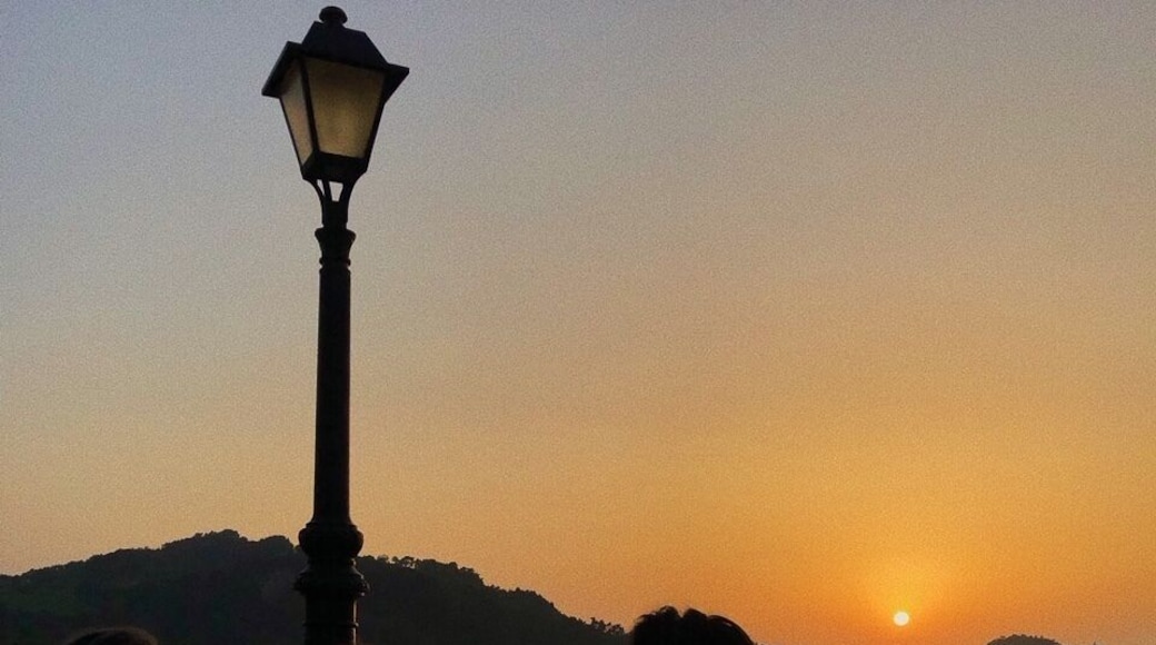 To be surrounded by friends with a glass of cold beer in your hands and with this spectacular sunset... this is priceless. #LifeAtExpedia #nofilters