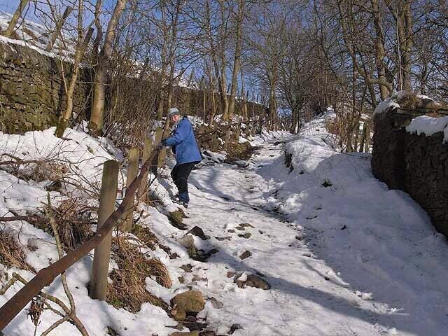 Steep path down into Garrigill A steep but well-used path leads down from Loaning Head to Garrigill Bridge. In snow, this path becomes quite treacherous, and a firm hold on the railings is required!