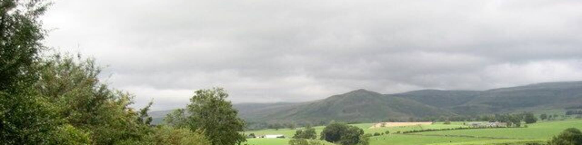 Footpath south of Brampton Beck The footpath is not visible on the ground, but is marked on the Ordnance Survey Map. It follows the hedge, dropping down to cross Brampton Beck before heading north towards Dufton.