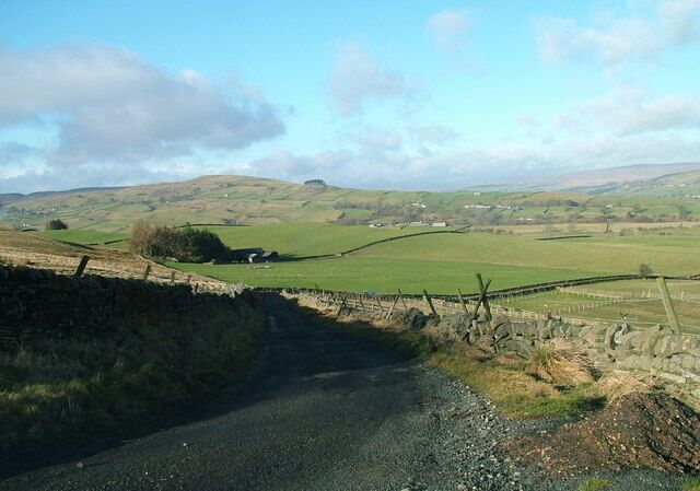 Steep hill below Swarthy Mere