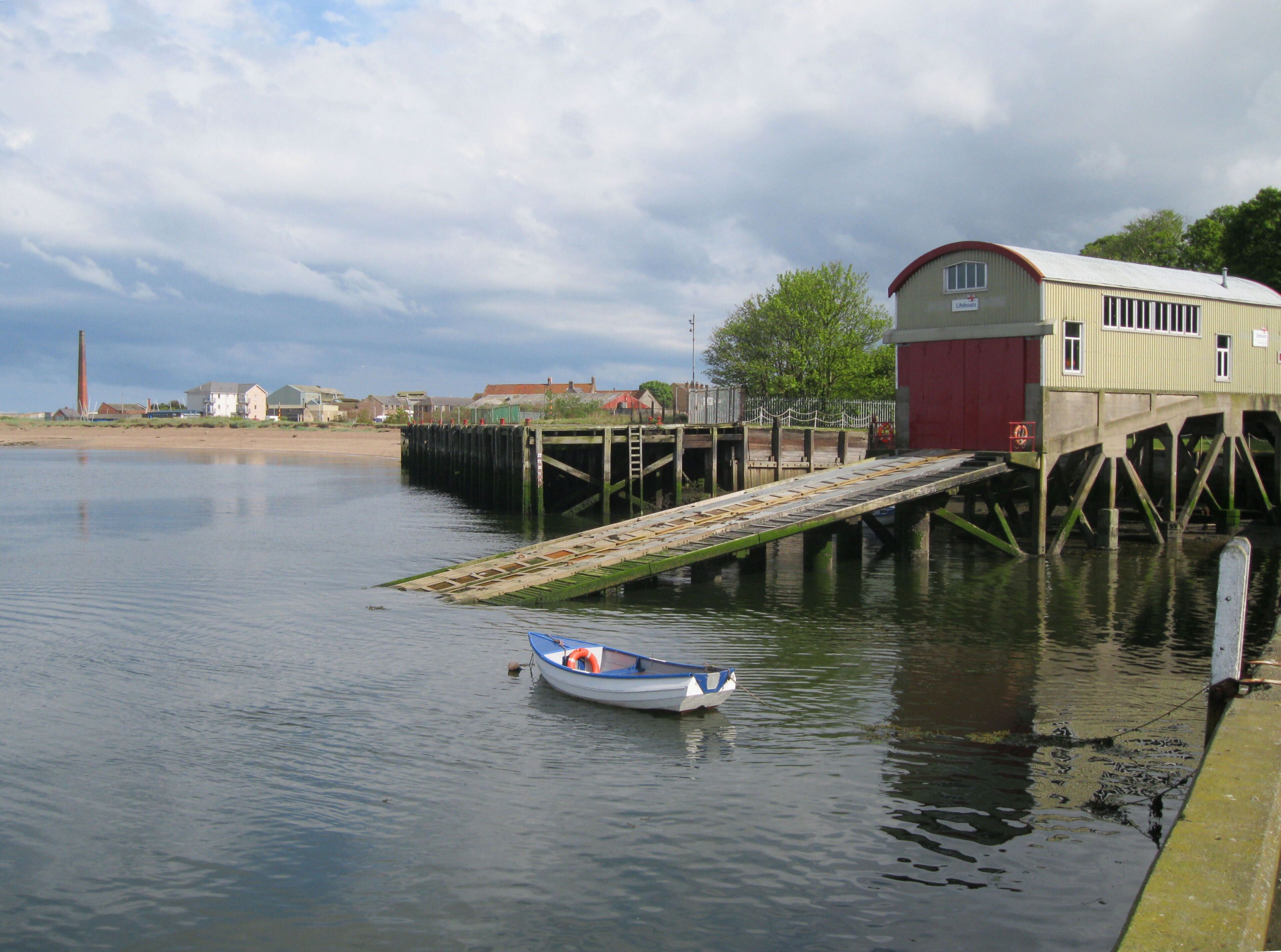 Old lifeboat house and slipway, Carr Rock