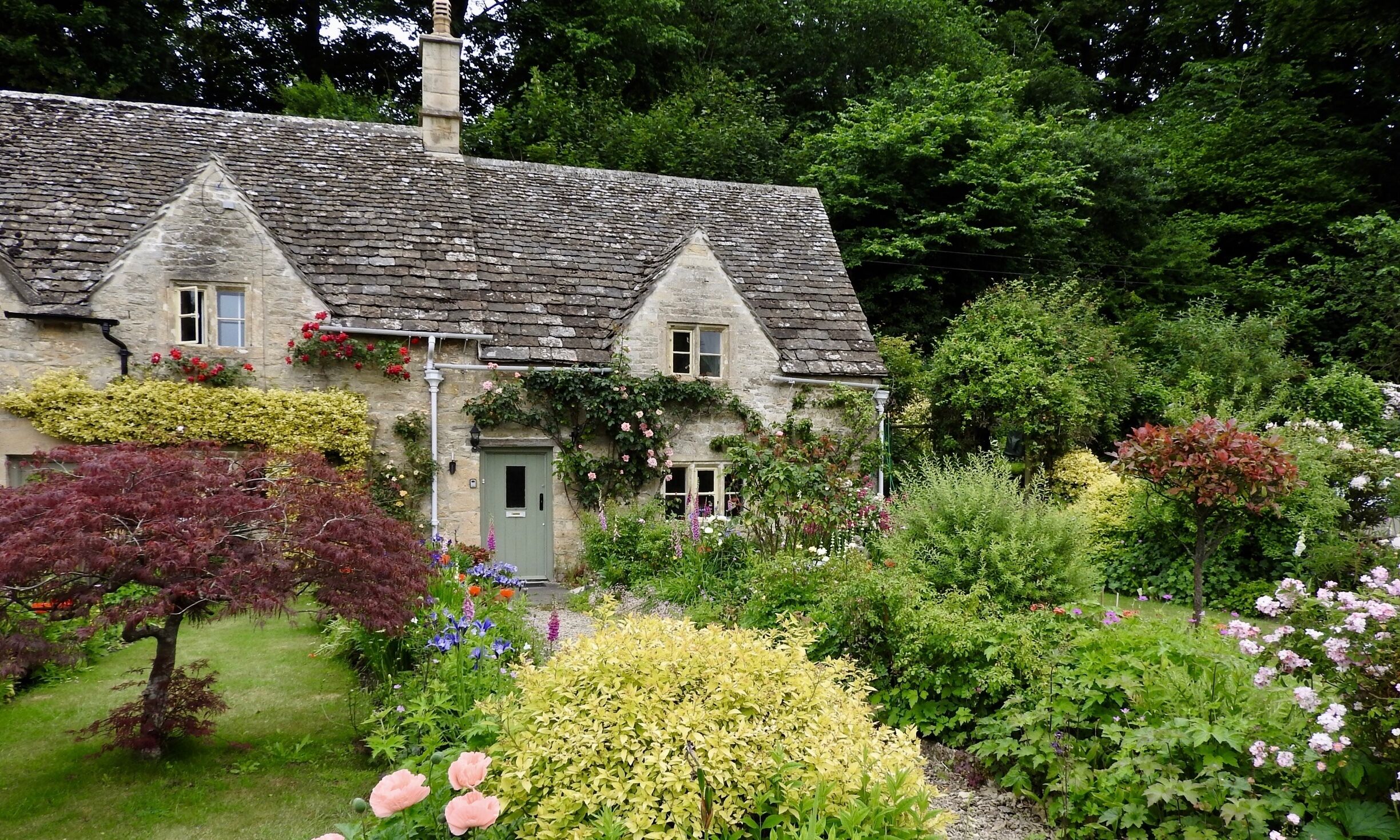 Bibury, a major destination for tourists visiting the traditional rural villages, tea houses and many historic buildings in the Cotswold District.

#InStone #OnTheRoad