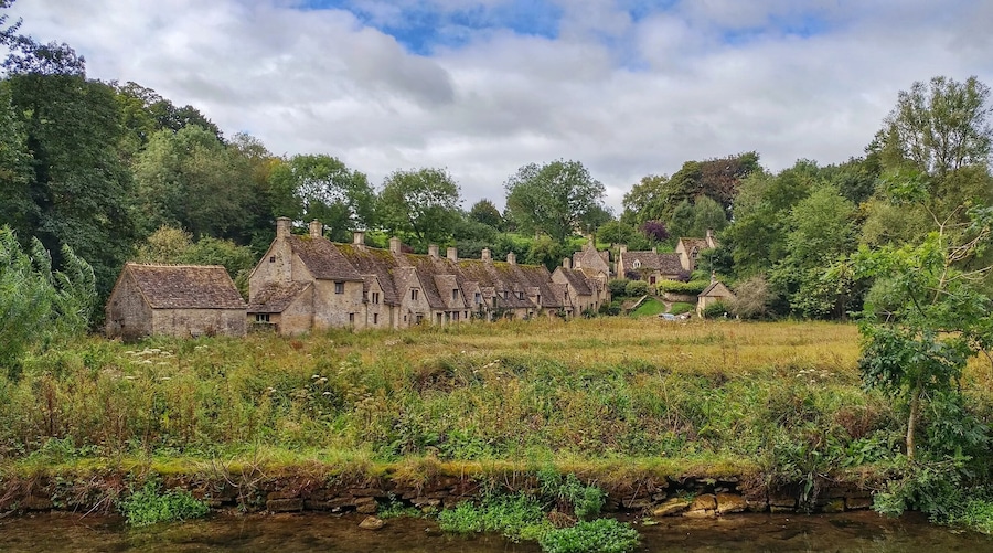 Bibury is a village and civil parish in Gloucestershire, England. It is on both banks of the River Coln which rises in the same District and which is a Thames tributary. The village is centred 6 ¹⁄₂ miles northeast of Cirencester. Wikipedia
