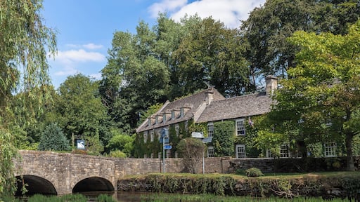 Swan Hotel Wikidata has entry Q26380811 with data related to this item.