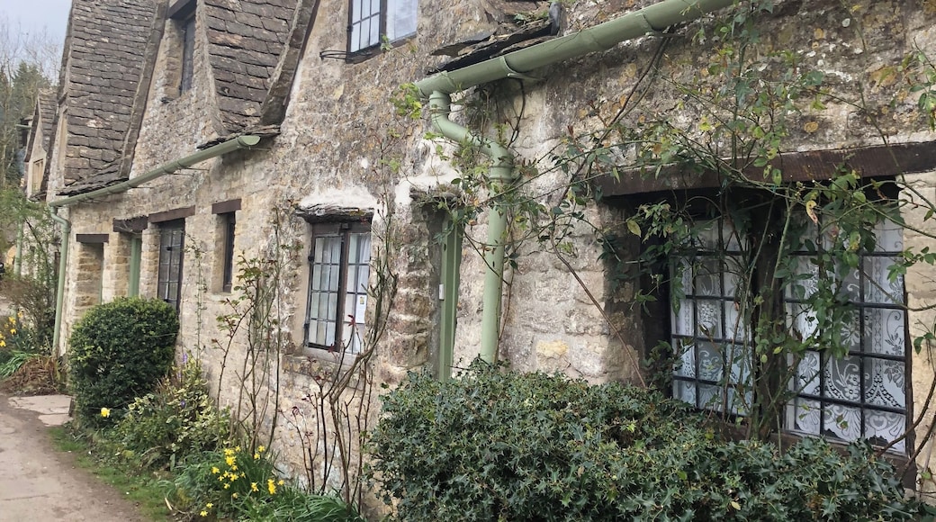 One of the most photographed streets in England. Super cute row of houses, though a bit touristy because of all the tour busses.