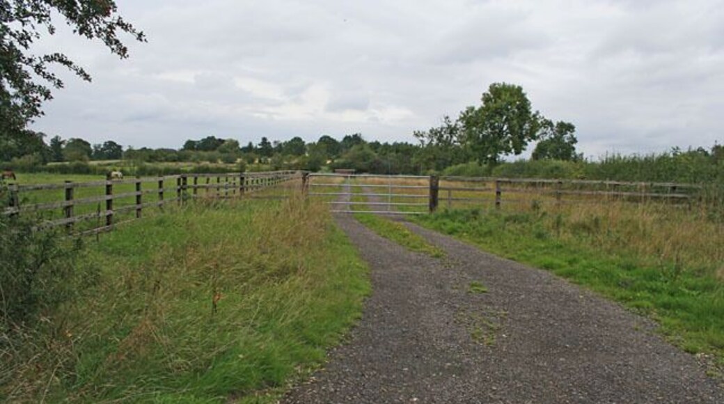 Farm road off Hospital Lane. Leading to Blaby Hill in SP5897