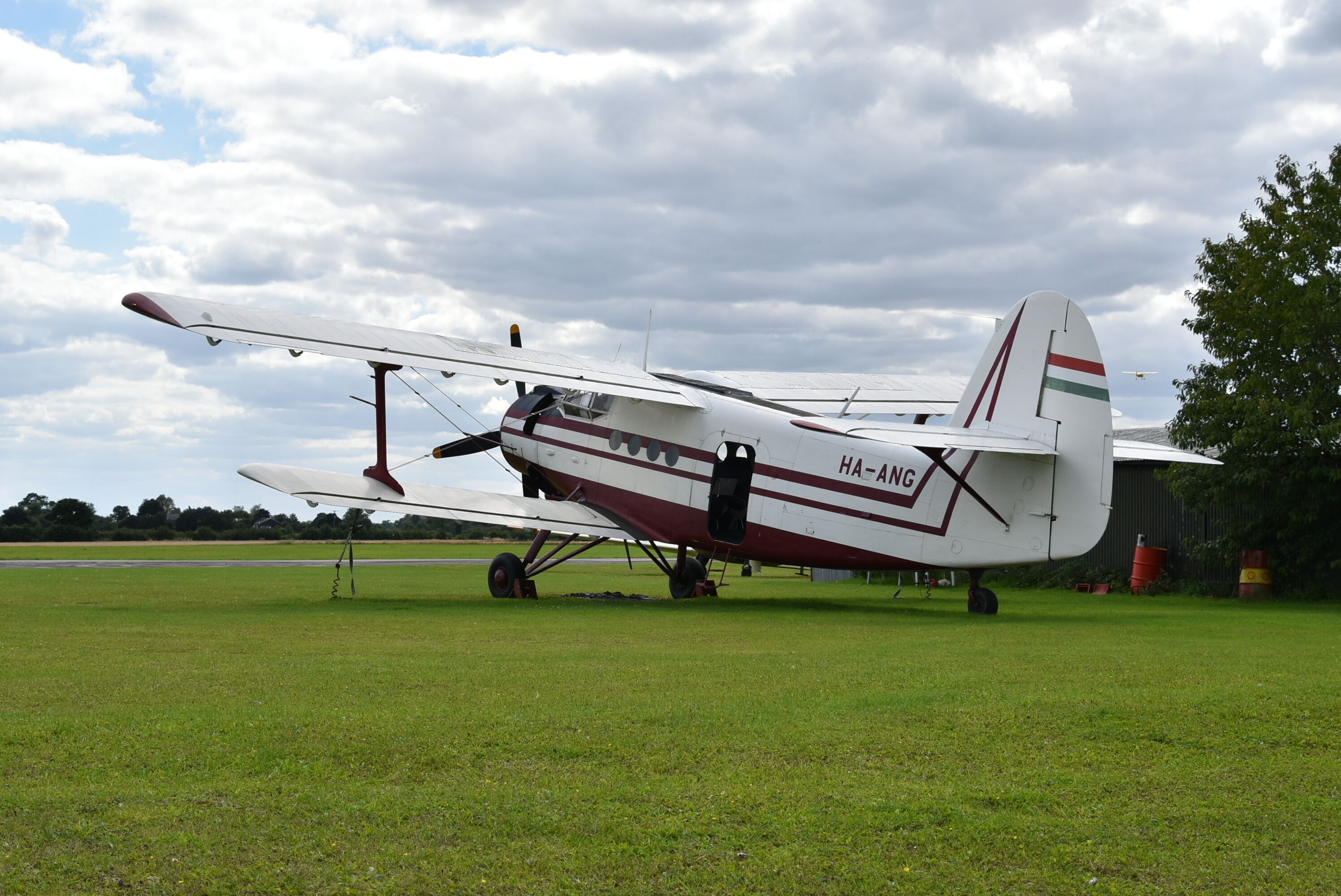 WSK-PZL An.2P of Trener Air at Hinton-in-the-Hedges, N'hants., 13/08/17.