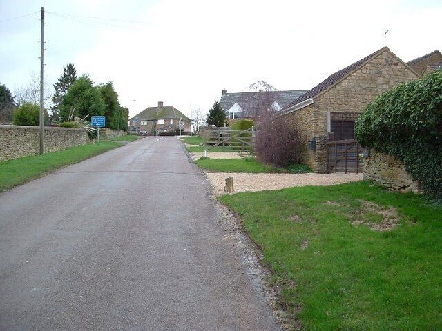 Croughton Entering Croughton on the road from Souldern