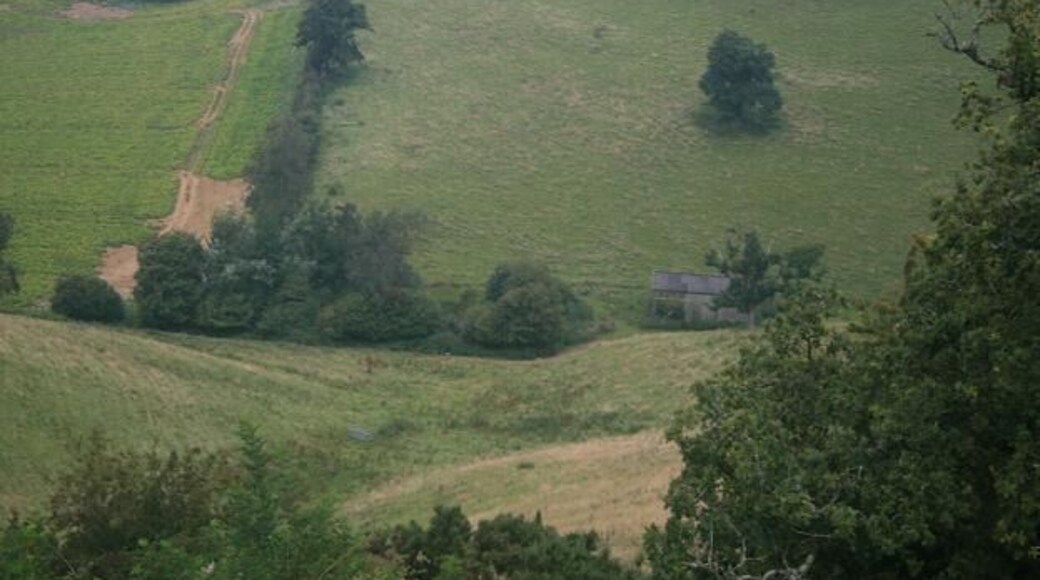 Isolated farm building Isolated farm building in the valley between North Warren Hill and South Warren Hill, as seen from South Warren Hill.