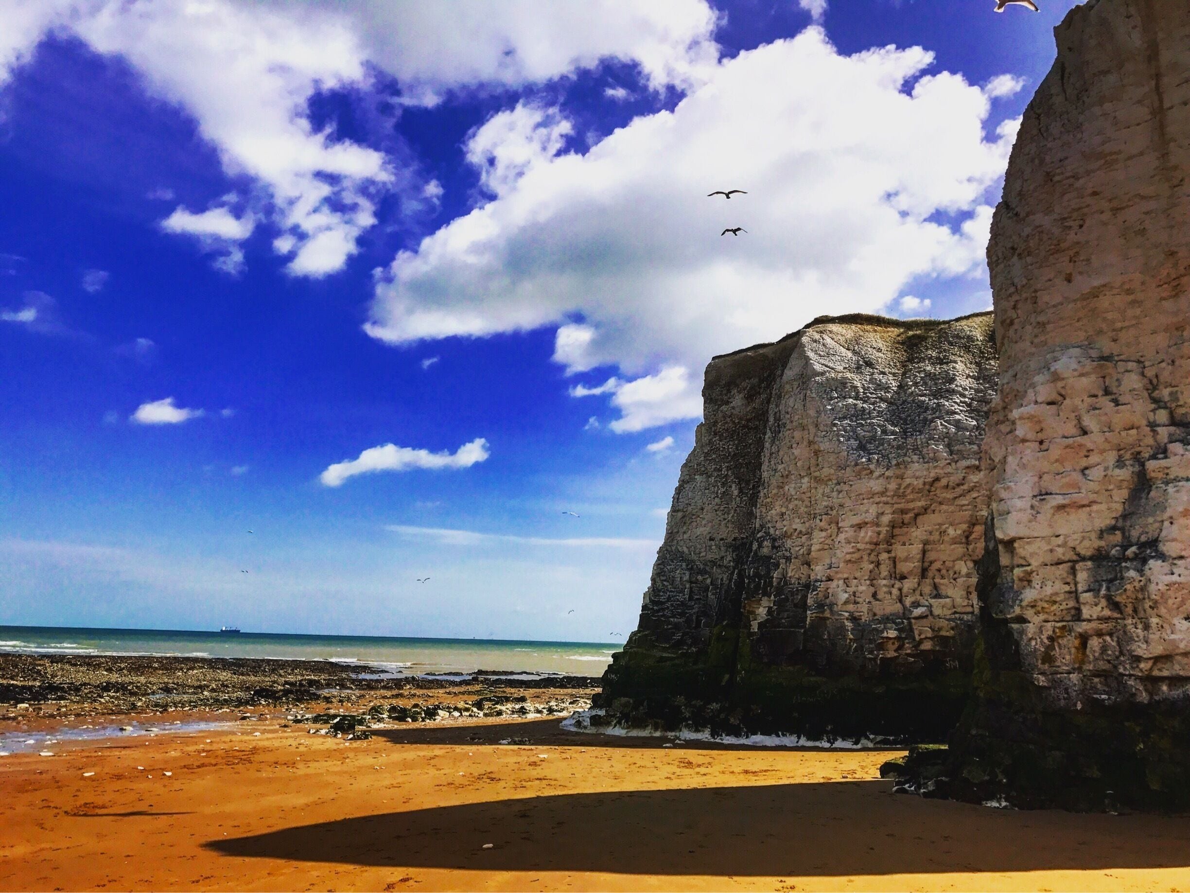Breathlessly.
Visited Kent, Botany Bay.
Amazing view.
White Cliffs.

#view#landscape#nature#whitecliffs