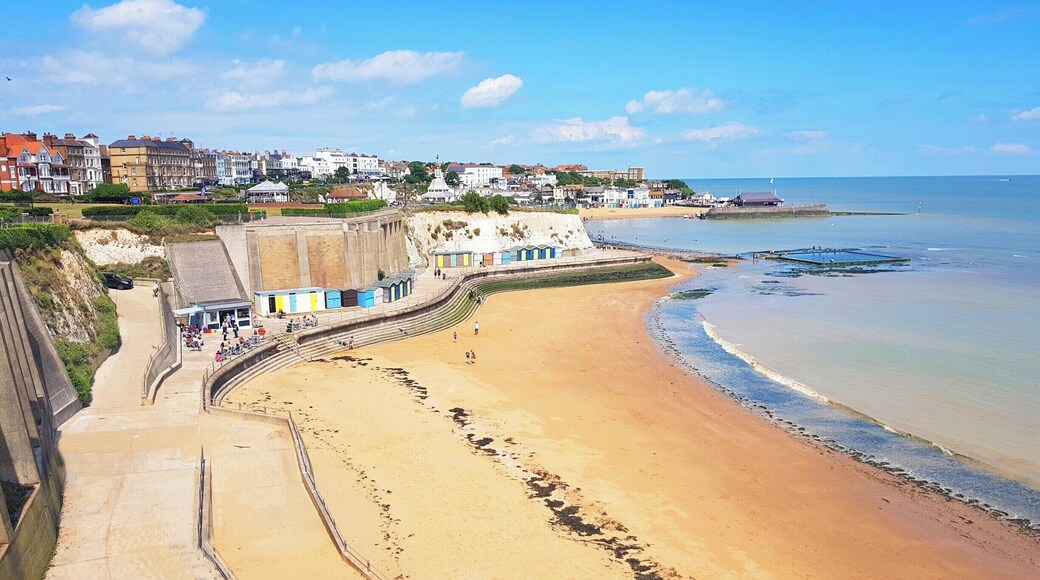 Another one of the Broadstairs beaches in Kent, Viking Bay has a long stretch of sand and a long coastal walk leading to the other beaches.
