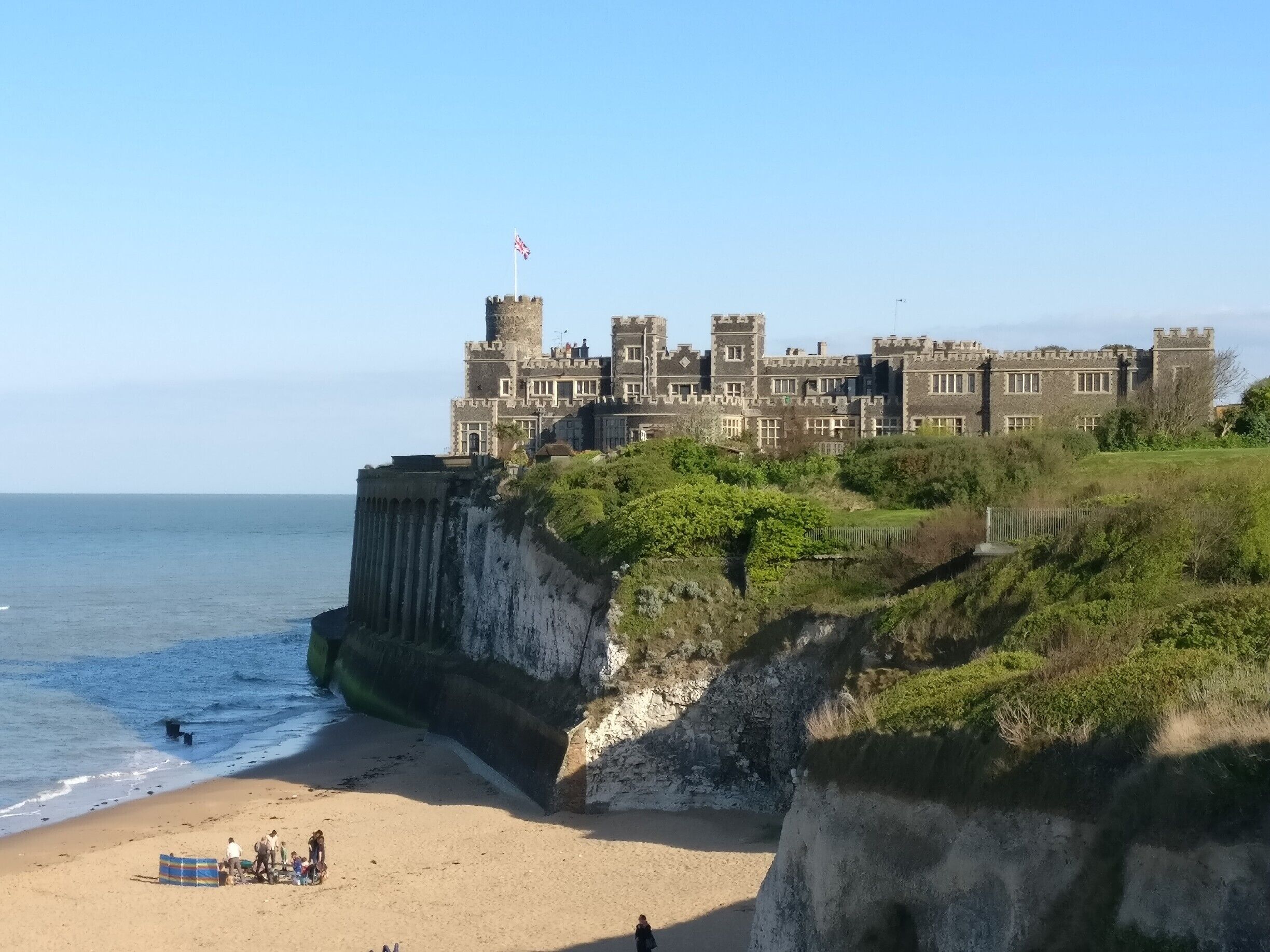 You'll find this incredible castle, which is privately owned, closer to Broadstairs at Kingsbay beach. 

It's majestic structure and proximity to the beach  is a site to behold. Definitely a must-see!


#LifeAtExpedia #Merch #England #EastCoast #Margate