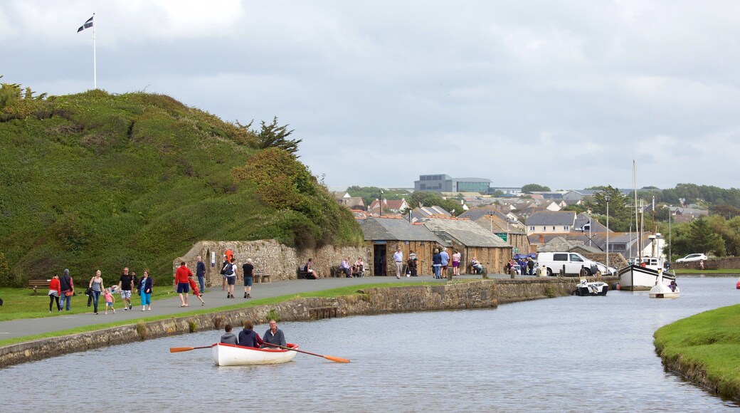 Bude showing boating and a coastal town as well as a large group of people