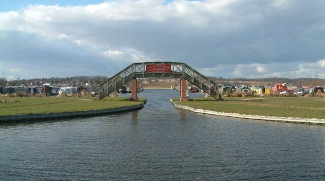 Entry to marina at Barton-under-Needwood. Boat entrance to the Marina at Barton-under-Needwood from the towpath on the opposite bank.