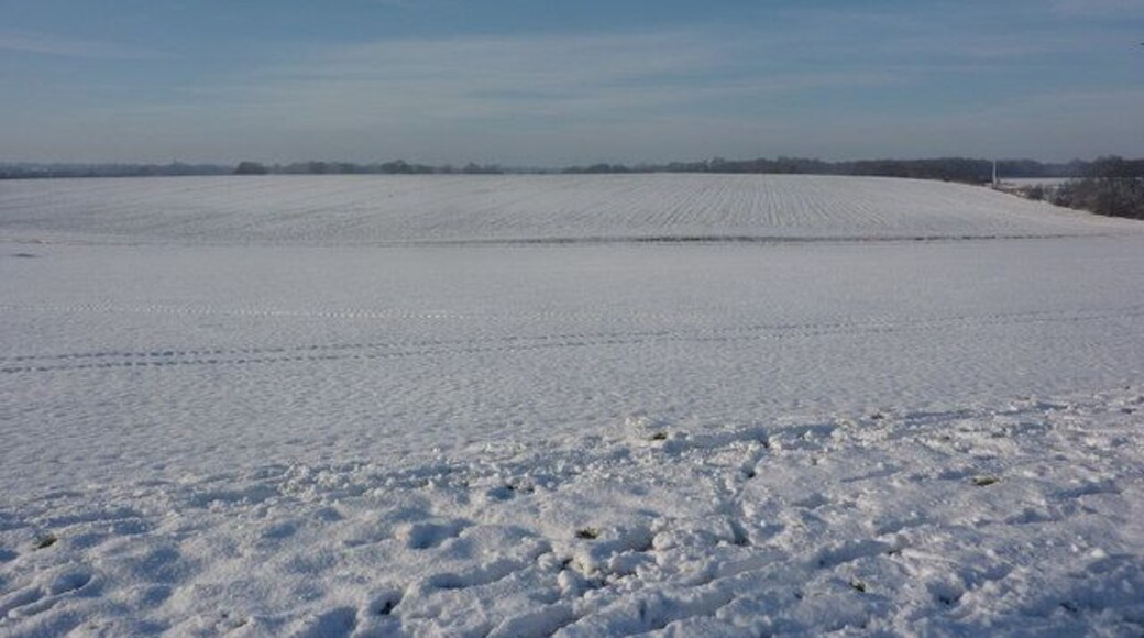 Snow covered field west of Elmswell A very large open field seen from Parnell Lane.