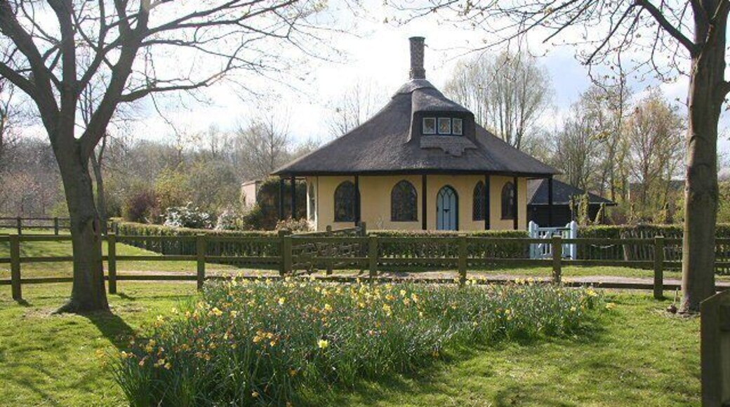 Octagonal house near Ixworth This pretty little house is situated on the western side of Thetford Road, north west of Ixworth village centre.
