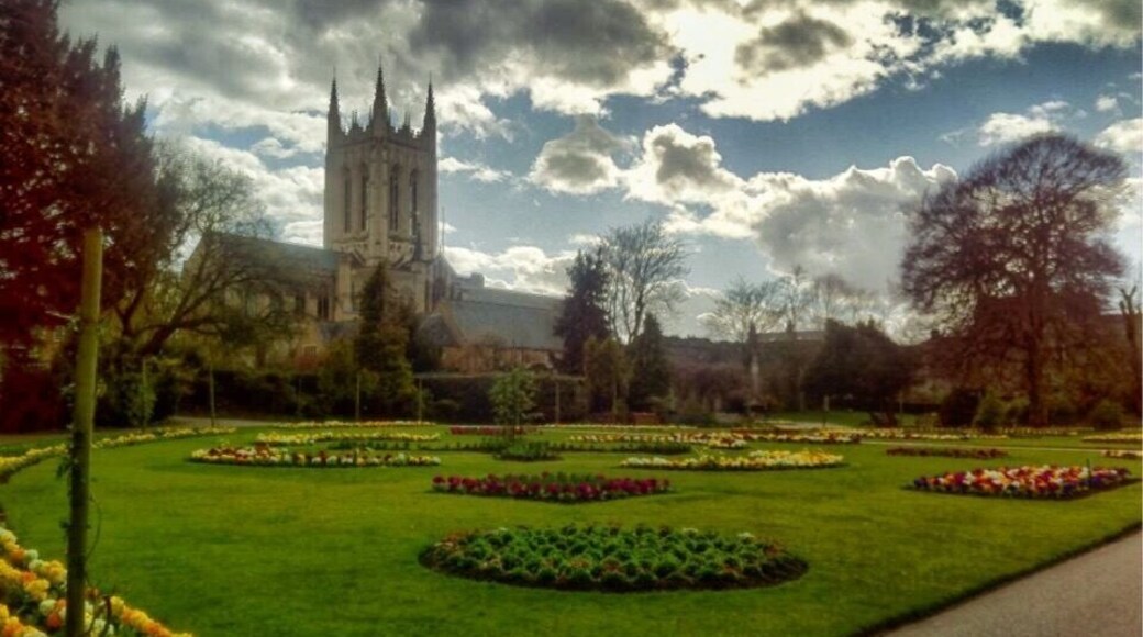 Bury St Edmunds Cathedral/Abbey.
For over 1,000 years, the site of Suffolk ’s Cathedral has been one of worship and pilgrimage. The death of Edmund, King of the East Angles, at the hands of the Danes in 869 led to the building of an abbey to house his remains. St James’s Church was built within the precincts of the Abbey, becoming a Cathedral in 1914.
#cathedral #Burystedmunds #suffolk #religion #architecture #history #buildings #gardens #Abbey #England #UnitedKingdom