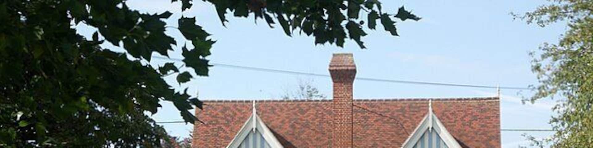 Hartest Village Institute and war memorial