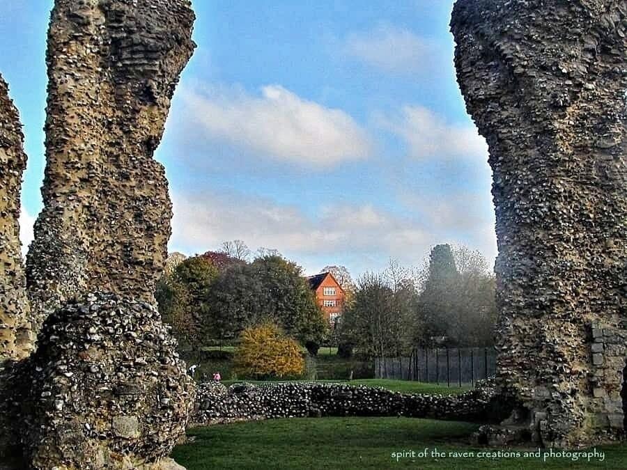 Bury St Edmunds is “The nicest town in the world” according to William Cobbett, Essayist and Traveller, and we agree! The town is probably most famous for the ruined Abbey that stands near to the town centre, surrounded by Abbey Gardens, and is one of the hidden gems of Suffolk.

#unitedkingdom #england 
#burystedmonds
#history #historical 
#romanruin
#travel