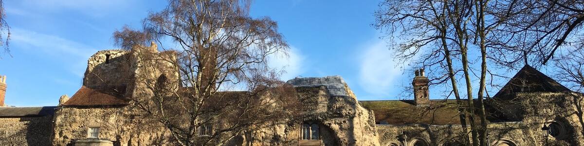 A fantastic market town in Suffolk.
Best Saturday market in this area.
If you happen to be here around Christmas time, don't miss out on the Christmas market - one of the biggest in UK 🇬🇧.
#markettown #burystedmund
