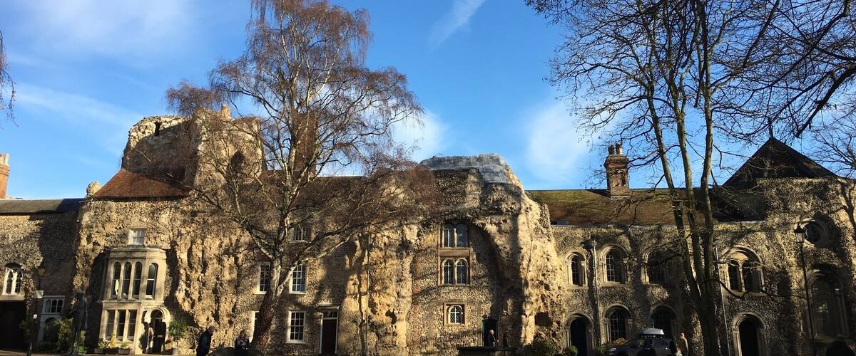 A fantastic market town in Suffolk.
Best Saturday market in this area.
If you happen to be here around Christmas time, don't miss out on the Christmas market - one of the biggest in UK 🇬🇧.
#markettown #burystedmund