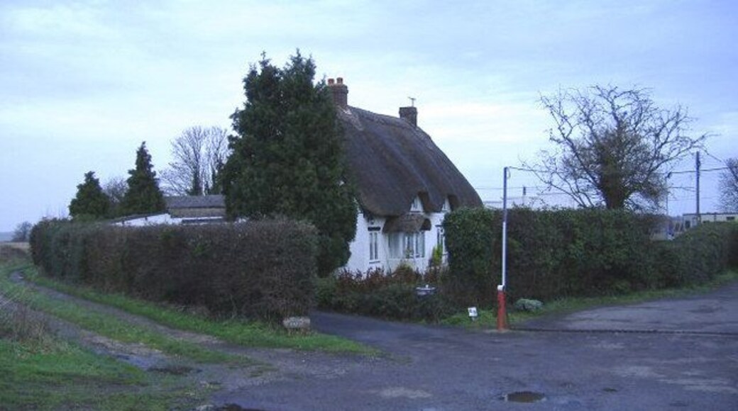 Thatched cottage at Lyneham Located beneath the flightpath at RAF Lyneham.