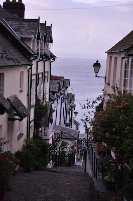 The light was bad but Clovelly still looked gorgeous. Good shoes (or a donkey) required for the steep cobbled street.