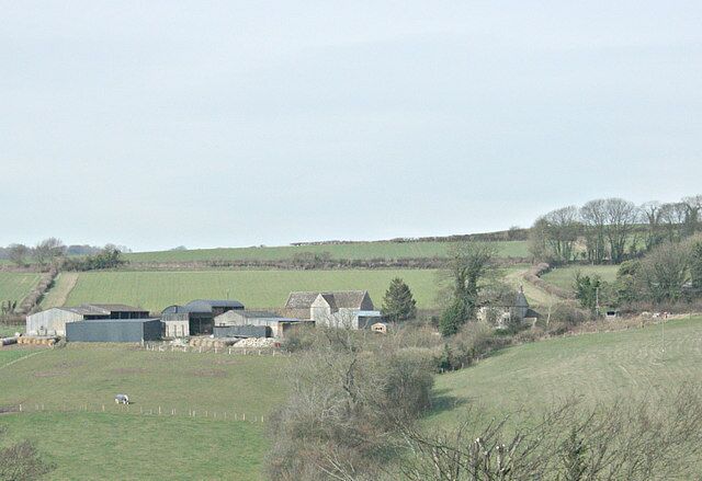 Ingalls Cottages This group of buildings is named as Ingalls Cottages on OS Explorer 156 though it looks more like a farm.